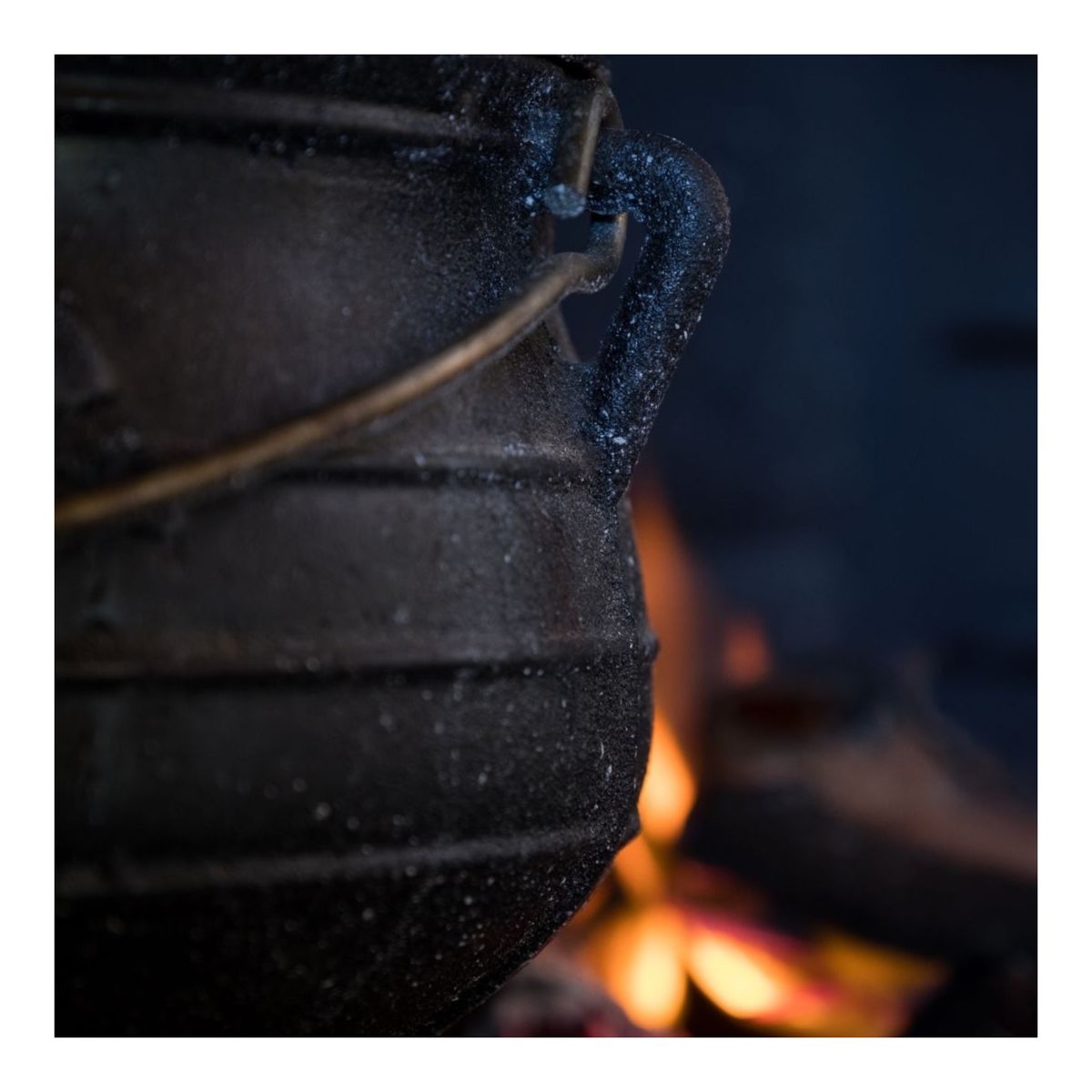 Totai Cast Iron Potjie With Lid No 2 - Image 3